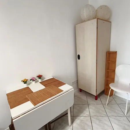 Privee Avec Kitchenette, Sdb Et Wc A 7 * Lyon