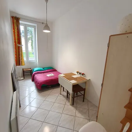 Guest house Privee Avec Kitchenette, Sdb Et Wc A 7