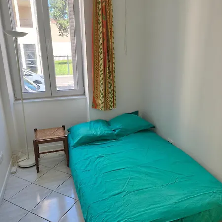 Guest house Privee Avec Kitchenette, Sdb Et Wc A 7 *